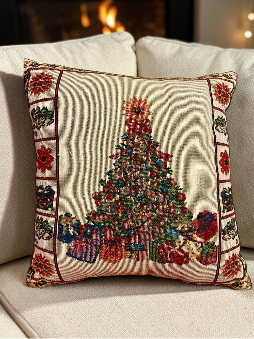 Christmas Old Fashioned Tree & Gifts Festive Tapestry Throw Accent Pillow 13” Sq